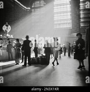 John Collier - Grand Central Terminal, New York City, USA - 1941 Stock Photo