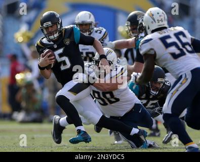 San Diego Chargers quarterback Sean Salisbury (8) delivers a pass to  receiver Brian Roche (87) during the fourth quarter against the  Indianapolis Colts in Indianapolis Sunday, Nov. 3, 1996. Salisbury threw 31