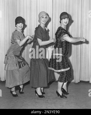 1920s remake. A group of women at a theatre are posing on stage in typical 1920s dresses and hats. Sweden  1949 Kristoffersson Ref 235A-24 Fashion in the 1920s. Three women in typical 1920s outfits, hats and accessories.The hata are a cloche hat, a fitted, bell-shaped hat for women that were especially popular from about 1922-1933. It's name is derived from cloche, the French word for 'bell'.  An illustration from 1929. Stock Photo