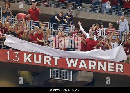 Cardinals to induct Warner into Ring of Honour