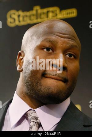 Former Pittsburgh Steelers linebacker James Harrison, right, talks with  defensive lineman Aaron Smith during a halftime ceremony honoring former  Steelers players during halftime of the NFL football game between the  Pittsburgh Steelers