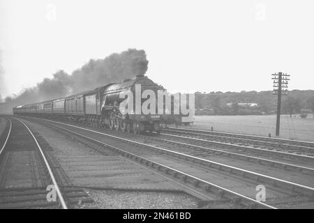 LNER built A3 Pacific 4-6-2 No.2543 'Melton' on an express in the 1930s Stock Photo