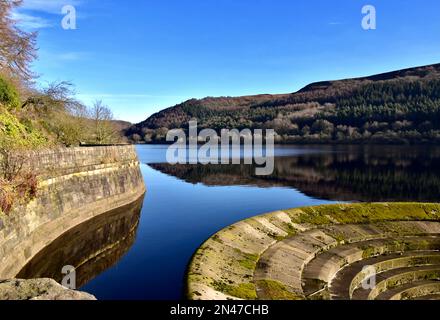 The Bellmouth Spillway and wall at Ladybower Reservoir. Stock Photo