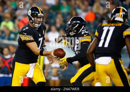 Pittsburgh Steelers quarterback Ben Roethlisberger holds the hand of  Pittsburgh Steelers Head Coach Mike Tomlin as they watch the final seconds  of the game on February 1. 2009. Roethlisberger tossed a game-winning