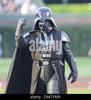 Beware of the Force: ¿Darth Vader¿ throws ceremonial first pitch on Star  Wars Night before Yankees-Tigers game in Detroit