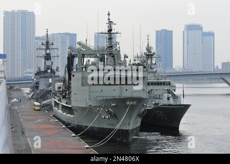 The Royal Australian Navy (RAN) DURANCE CLASS: Underway Replenishment ...