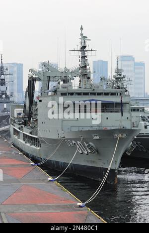 The Royal Australian Navy (RAN) DURANCE CLASS: Underway Replenishment ...