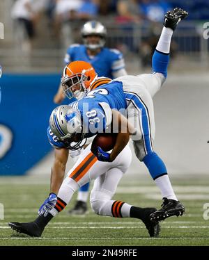 Dallas running back Eddie George escapes the grasp of a Detroit defender  during Cowboys-Lions game Oct. 31 in Irving, TX. The Cowboys defeated the  Lions 31-21. (UPI Photo/Ian Halperin Stock Photo 