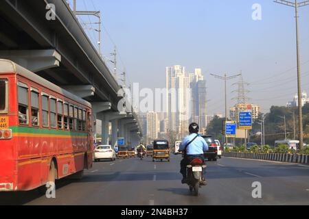 December 21 2022 - Mumbai, Maharashtra in India: chaotic Indian Street Traffic Stock Photo