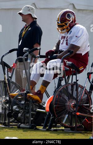 Washington Redskins tackle Trent Williams (71) and Green Bay Packers  defensive end Mike Daniels (76) scuffle after a Washington turnover during  the first half of their NFC Wild Card game at FedEx