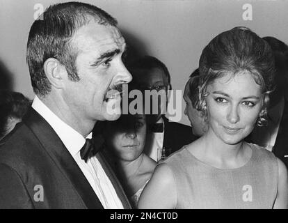 Sean Connery, Brigitte Bardot, Shalako, 1968 Stock Photo - Alamy