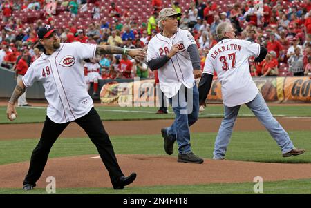 Wild Bill Holden, right, and former Chicago Cubs player Ron Santo, left,  meet for the first time before the start of the Chicago Cubs' game with the  Washington Nationals on Friday, July