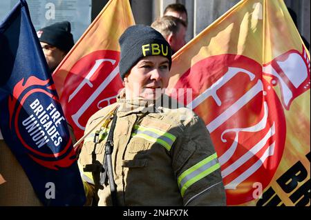 London, UK. Members of the FBU gathered outside Methodist Centre Hall in Westminster to wait for news on their pay negotiations. Last ditch discussions are taking place to make firefighers a fair offer to avert a strike. Credit: michael melia/Alamy Live News Stock Photo
