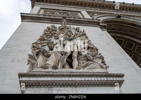 Dieser Mann Tat Es Am Arc De Triomphe! Empörung In Paris Ist Die Folge! - 4va0g99