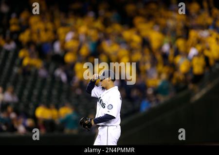 Mariners' Felix Hernandez shows appreciation for 'King's Court' fan section  during likely final start with Seattle 