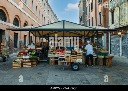 Fruit and vegetables stall at the Rialto Market in the sestiere of San Polo early in the morning, Venice, Veneto, Italy Stock Photo