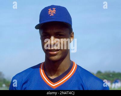 Former New York star outfielder Darryl Strawberry greets fans at