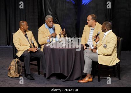 Pro Football Hall of Fame in Canton Ohio USA Cleveland Browns Jim Brown  Newsome Stock Photo - Alamy