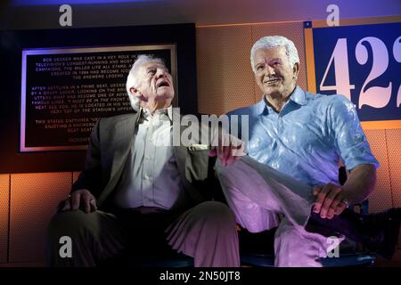 Brewers unveil Uecker statue, 04/25/2014