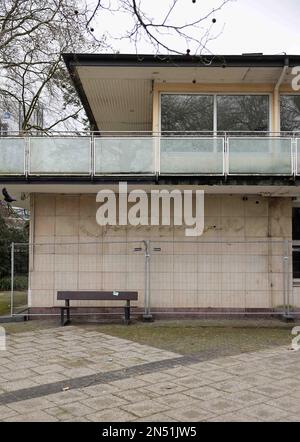Hamburg, Germany. 23rd Jan, 2023. The letters of the removed lettering 'Seeterrassen' can be seen on an outside wall of the currently closed 'Cafe Seeterrassen' in the park 'Planten un Blomen'. Credit: Christian Charisius/dpa/Alamy Live News Stock Photo