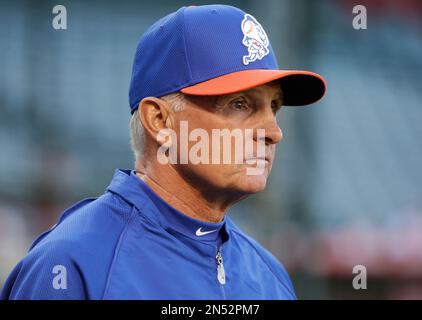 Anaheim Angels manager Terry Collins makes a visit to the mound to speak  with starting pitcher Chuck Finley, left, as catcher Matt Walbeck, right,  listens in after Finley during the seventh inning