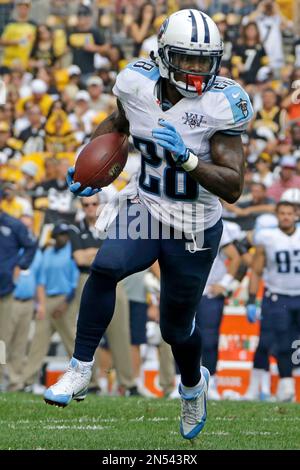 September 1, 2011; Pittsburgh Steelers running back Isaac Redman (33) turns  the corner at Bank of America Stadium in Charlotte,NC. Pittsburgh leads at  the half 20-14 . Jim Dedmon/CSM(Credit Image: © Jim