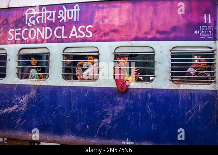 Train, level crossing, Bikaner, Rajasthan, India Stock Photo