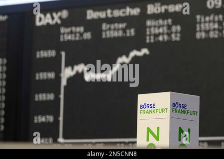 Frankfurt Am Main, Deutschland. 09th Feb, 2023. View of the trading floor of the Frankfurt Stock Exchange, share prices, screens, DAX, Tecdax, broker, stock dealer, Dax curve, general, feature, edge motif, symbolic photo Press conference of the Deutsche Boerse AG in Frankfurt on February 08, 20123. Credit: dpa/Alamy Live News Stock Photo