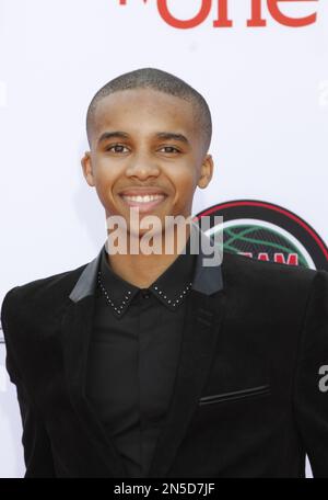 Donis Leonard Jr. arrives at the 45th NAACP Image Awards at the