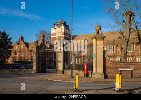 Westminster College Cambridge is a theological college of the United Reformed Church or URC. Founded in London it relocated to Cambridge in 1899. Stock Photo