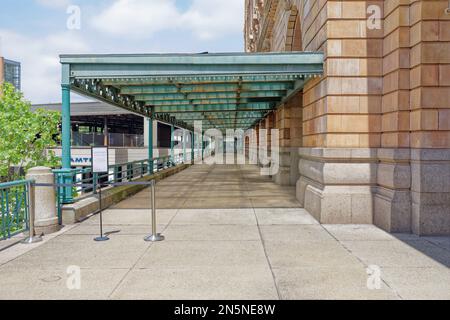 Pittsburgh Downtown: The Pennsylvanian, now apartments, was originally Pennsylvania Railroad’s Union Station. Amtrak still stops here. Stock Photo