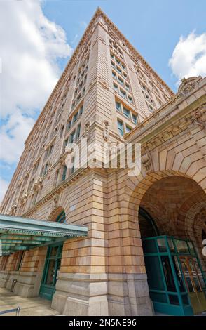 Pittsburgh Downtown: The Pennsylvanian, now apartments, was originally Pennsylvania Railroad’s Union Station. Amtrak still stops here. Stock Photo