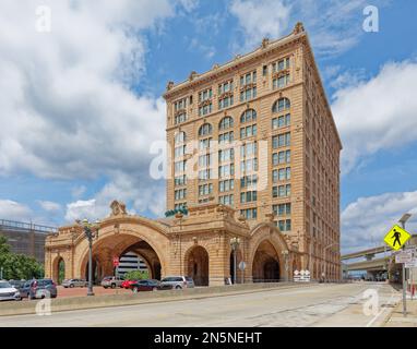 Pittsburgh Downtown: The Pennsylvanian, now apartments, was originally Pennsylvania Railroad’s Union Station. Amtrak still stops here. Stock Photo