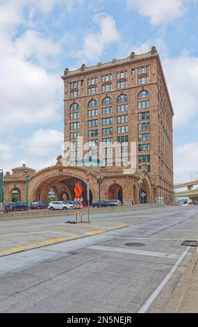 Pittsburgh Downtown: The Pennsylvanian, now apartments, was originally Pennsylvania Railroad’s Union Station. Amtrak still stops here. Stock Photo