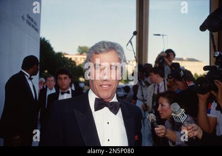 File photo - Burt Bacharach arrives at a gala for AIDS sponsored by Dionne Warwick and Showtime at the John F. Kennedy Center for the Performing Arts in Washington, DC on June 12, 1988. - Legendary American pop composer Burt Bacharach has died of natural causes in Los Angeles aged 94. Photo by Ron Sachs/CNP/ABACAPRESS.COM Stock Photo