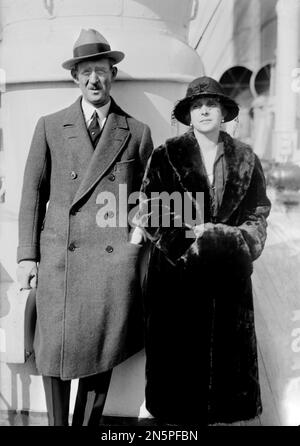 Prince Andrew of Greece and Princess Alice of Battenberg. Portrait of the parents of Prince Philip, Princess Alice of Battenberg (Victoria Alice Elizabeth Julia Marie: 1885 -1969) and her husband, Prince Andrew of Greece and Denmark (1882-1944), c. 1920-25 Stock Photo
