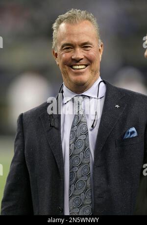 Dallas Cowboys owner Jerry Jones takes questions from the media at the  start of NFL football training camp, Tuesday, July 26, 2022, in Oxnard,  Calif. (AP Photo/Gus Ruelas Stock Photo - Alamy