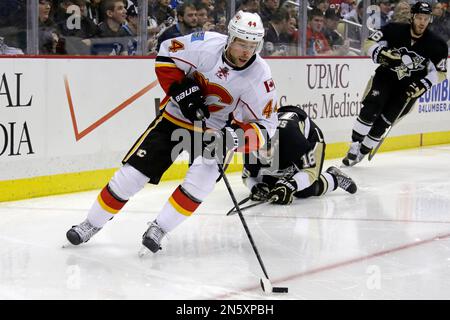 Chris Butler Calgary Flames Editorial Photo - Image of athletes, sports:  23488661