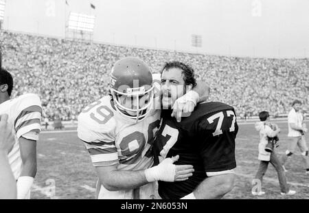 Los Angeles Raiders Lyle Alzado gives a fist of Victory after the Raiders  beat the Pittsburgh Steelers in playoff game in Los Angeles on Sunday, Jan.  2, 1984, 38-10. The victory advanced