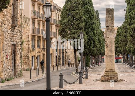 Cracked Roman column view Stock Photo - Alamy