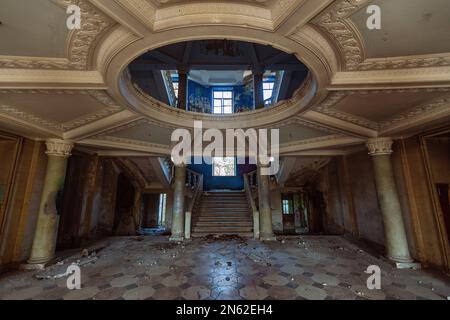 Round Hall Building Entrance round hall at the abandoned house or mansion Stock Photo - Alamy