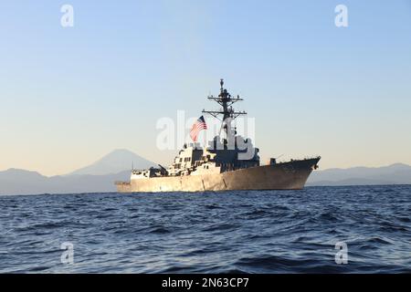 SAGAMI WAN, Japan (Jan. 24, 2023) USS Howard (DDG 83) conducts small boat operations off the Japanese coast. Howard is assigned to Commander, Task Force (CTF) 71/Destroyer Squadron (DESRON) 15, the Navy's largest forward-deployed DESRON and the U.S. 7th Fleet's principal surface force. (U.S. Navy photo by Ensign Morgan Bollinger) Stock Photo