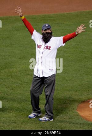 Carlton Fisk throws out the first pitch at Game 6 of the World Series —  with a beard