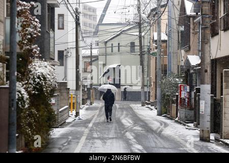 Tokyo gets heavy snow advisory as weather agency warns of disruptions