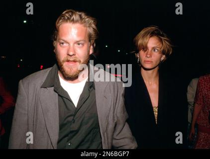 Julia Roberts and Kiefer Sutherland at the Die Hard 2 Premiere on July ...