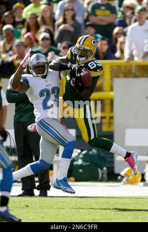 Green Bay, WI, USA. 30th Sep, 2018. Green Bay Packers linebacker James  Crawford #54 tackles Buffalo Bills running back Taiwan Jones #26 during the  NFL Football game between the Buffalo Bills and