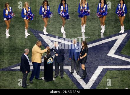 : Dallas Cowboys vs Seattle Seahawks STAR Gameday Program  November 6, 2011 Larry Allen Drew Pearson Charles Haley RING OF HONOR  Ceremony : פריטי אספנות ואמנות