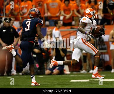 Clemson Tigers wide receiver Martavis Bryant (1) makes a catch