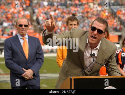 Former Denver Broncos center Tom Nalen hugs his wife during a ceremony  where Nalen was inducted into the Denver Broncos Ring of Fame at an NFL  football game between the Denver Broncos