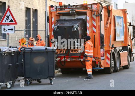 Munich, Deutschland. 09th Feb, 2023. Garbage collection in Munich ...